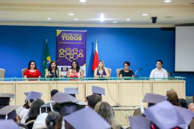 Prefeitura entrega 200 certificados de curso de crochê e empreendedorismo