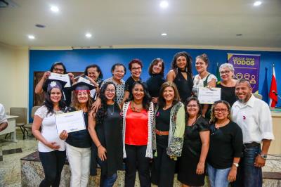 Prefeitura entrega 200 certificados de curso de crochê e empreendedorismo
