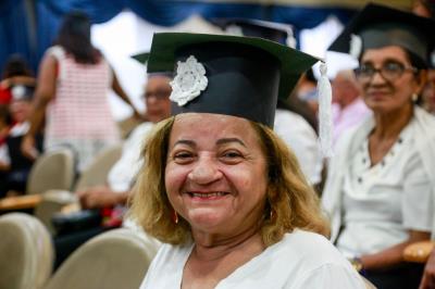 Prefeitura entrega 200 certificados de curso de crochê e empreendedorismo