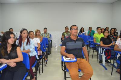 Prefeitura certifica 82 alunos em cursos de garçom, garçonete e higienização predial