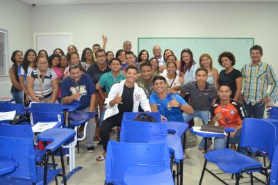 Prefeitura certifica 82 alunos em cursos de garçom, garçonete e higienização predial