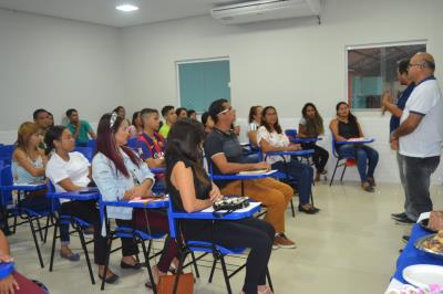 Prefeitura certifica 82 alunos em cursos de garçom, garçonete e higienização predial