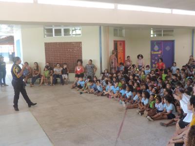 Escola Municipal Alana de Souza Barboza recebe as ações do projeto Guarda Amigo da Escola