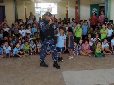 Escola Municipal Alana de Souza Barboza recebe as ações do projeto Guarda Amigo da Escola