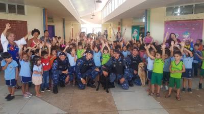 Escola Municipal Alana de Souza Barboza recebe as ações do projeto Guarda Amigo da Escola