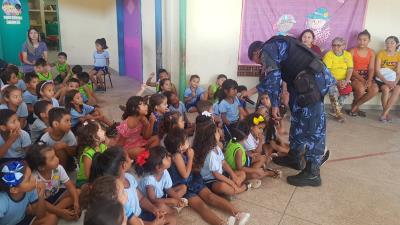 Escola Municipal Alana de Souza Barboza recebe as ações do projeto Guarda Amigo da Escola
