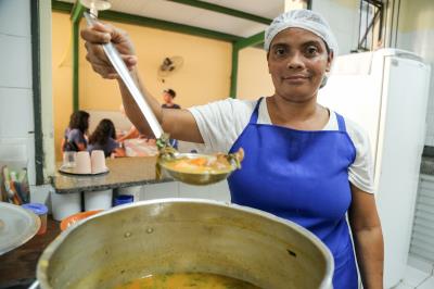 Dia Municipal da Merendeira fecha a série especial “Os Caminhos da Merenda Escolar”