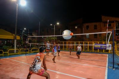 Vila da Barca ganha quadra de vôlei reformada e obras de pavimentação