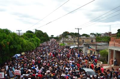 Multidão colore a orla de Icoaraci na 11ª Parada LGBTI do distrito