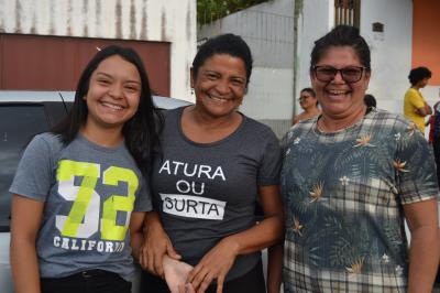 Multidão colore a orla de Icoaraci na 11ª Parada LGBTI do distrito