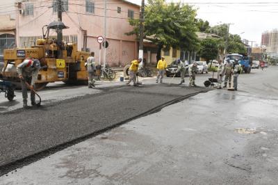 Obra de recapeamento beneficia moradores da rua Antônio Everdosa