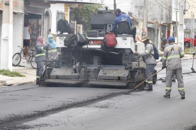 Obra de recapeamento beneficia moradores da rua Antônio Everdosa