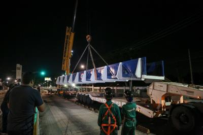 Prefeitura acompanha instalação de passarela na Almirante Barroso