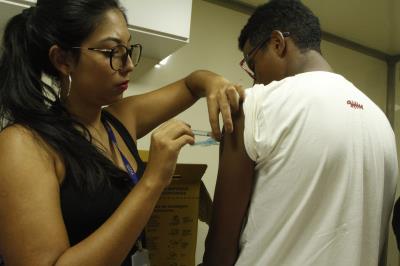 Ação no Dia D vacinou jovens contra o sarampo