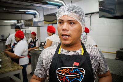 Boieiras do Ver-o-Peso aprendem técnicas de apresentação de pratos
