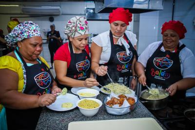Boieiras do Ver-o-Peso aprendem técnicas de apresentação de pratos