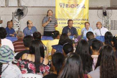 Prefeitura certifica 740 alunos e apresenta novidades para o Fundo Ver-o-Sol e Portal do Trabalhador