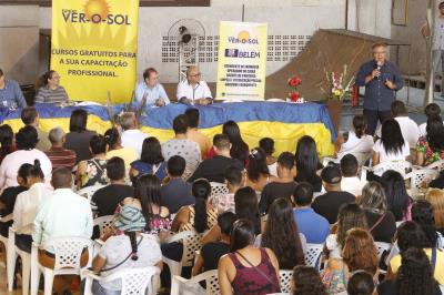 Prefeitura certifica 740 alunos e apresenta novidades para o Fundo Ver-o-Sol e Portal do Trabalhador