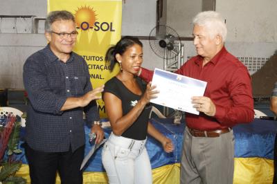 Prefeitura certifica 740 alunos e apresenta novidades para o Fundo Ver-o-Sol e Portal do Trabalhador