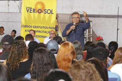Prefeitura certifica 740 alunos e apresenta novidades para o Fundo Ver-o-Sol e Portal do Trabalhador
