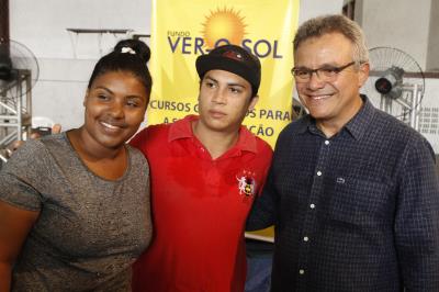 Prefeitura certifica 740 alunos e apresenta novidades para o Fundo Ver-o-Sol e Portal do Trabalhador