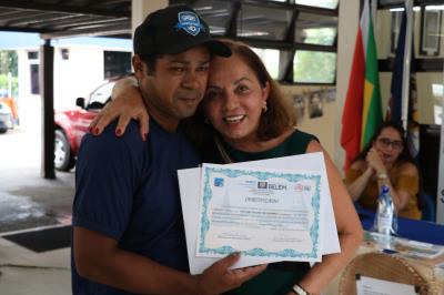 Alunos do projeto Alfabetização em Movimento, da Semec, recebem certificados