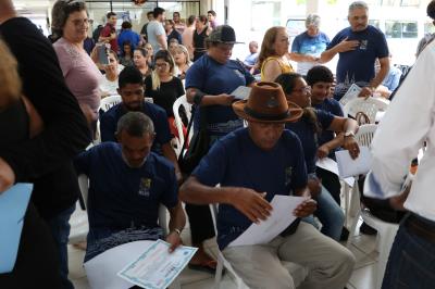 Alunos do projeto Alfabetização em Movimento, da Semec, recebem certificados
