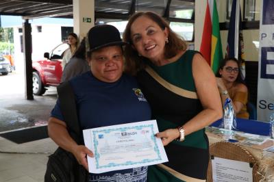 Alunos do projeto Alfabetização em Movimento, da Semec, recebem certificados