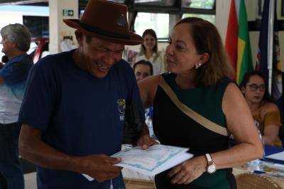 Alunos do projeto Alfabetização em Movimento, da Semec, recebem certificados