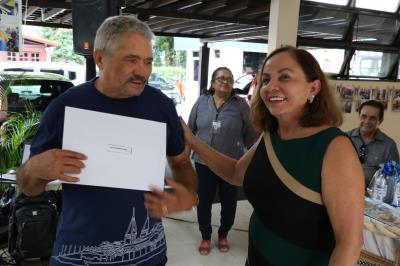 Alunos do projeto Alfabetização em Movimento, da Semec, recebem certificados
