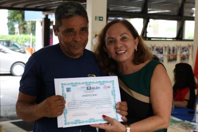 Alunos do projeto Alfabetização em Movimento, da Semec, recebem certificados