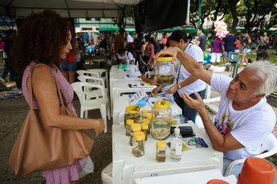 Praça da República recebeu a 57ª Feira de Adoção de Cães e Gatos neste domingo