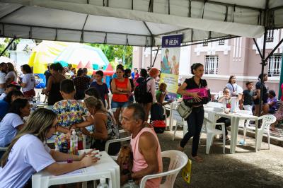 Praça da República recebeu a 57ª Feira de Adoção de Cães e Gatos neste domingo