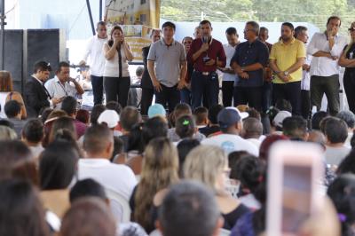 Prefeitura entrega 1.104 novas chaves de apartamentos do residencial 'Quinta dos Paricás'