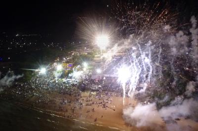 Outeiro recebe 2020 com fogos silenciosos e milhares de pessoas na praia Grande