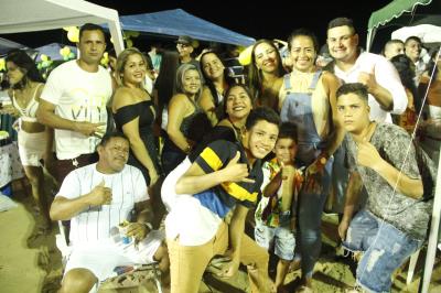Outeiro recebe 2020 com fogos silenciosos e milhares de pessoas na praia Grande
