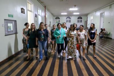 Sesma promove visita de vinculação de gestantes em maternidade da capital