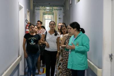 Sesma promove visita de vinculação de gestantes em maternidade da capital