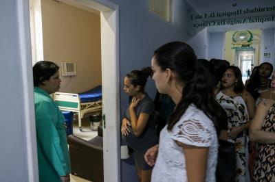 Sesma promove visita de vinculação de gestantes em maternidade da capital