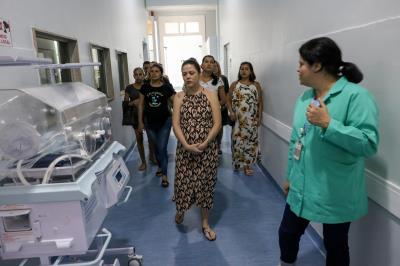 Sesma promove visita de vinculação de gestantes em maternidade da capital