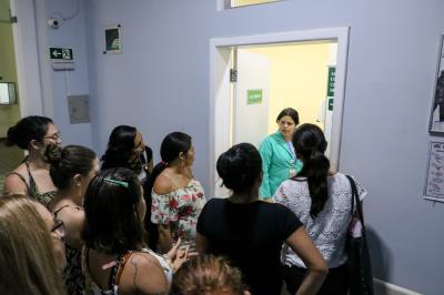 Sesma promove visita de vinculação de gestantes em maternidade da capital
