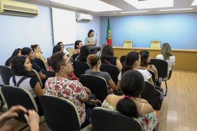 Sesma promove visita de vinculação de gestantes em maternidade da capital