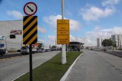 Ação educativa alerta ciclistas e pedestres sobre riscos de acidentes na pista do BRT