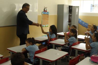 Comunidade do Benguí recebe escola reformada e climatizada