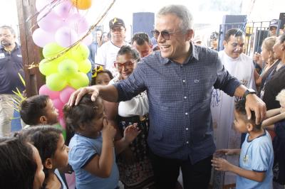 Comunidade do Benguí recebe escola reformada e climatizada