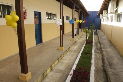 Comunidade do Benguí recebe escola reformada e climatizada