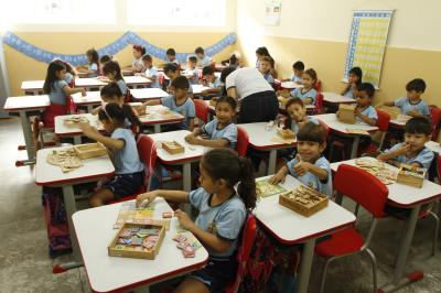 Comunidade do Benguí recebe escola reformada e climatizada