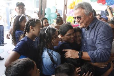 Comunidade do Benguí recebe escola reformada e climatizada