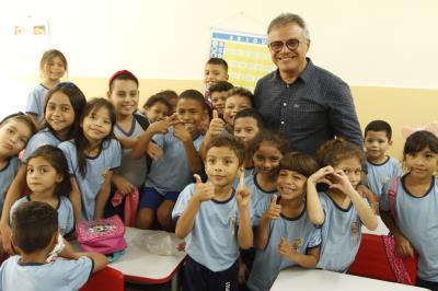 Comunidade do Benguí recebe escola reformada e climatizada
