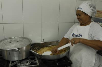 Comunidade do Benguí recebe escola reformada e climatizada